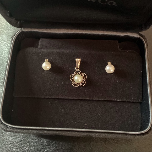 Vintage 14k Gold Drop Pearl Pendant & Pierced pearl/Diamond Earrings set. - Picture 4 of 8